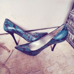 Guess green leopard print heels